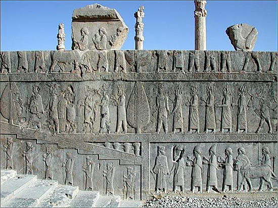 Arte Persa Aqueménida. Escaleras del Apadana. Persépolis.