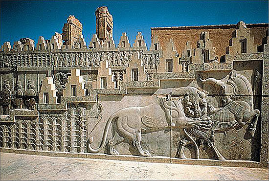 Arte Persa Aqueménida. Escalera Este del Apadana. Persépolis.