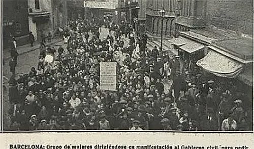 Primeres manifestacions a Catalunya.