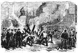 El proletariat pren el poder polític. És proclamada la Comuna de Paris.