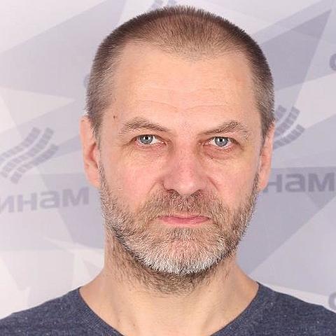 Первой российская сеть обмена баннерами "Спутник".