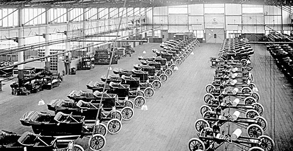 •	- Henry Ford alcanzo con éxito su tercer proyecto empresarial, la Ford Motor Company