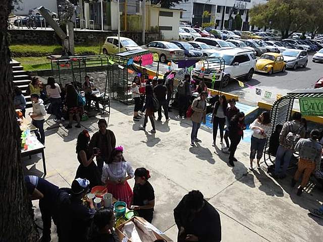 Kermés conmemorando el día de muertos