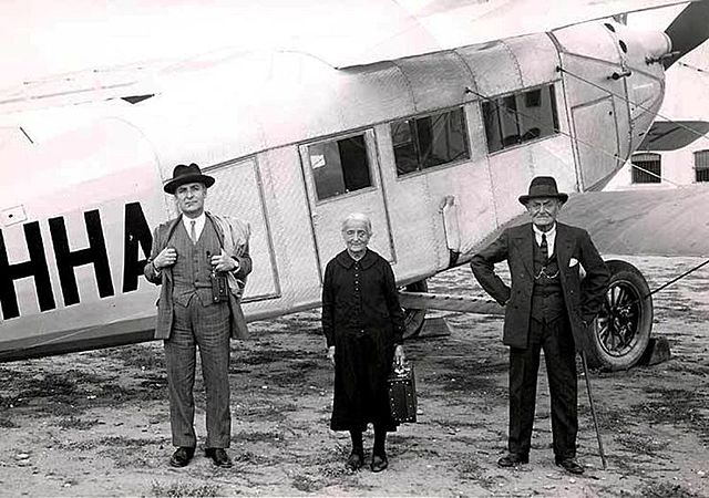 Primer vuelo comercial