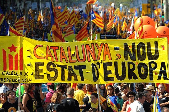 Primera manifestació a favor de la independència