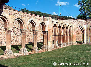 ESPAÑA:CAMINO DE SANTIAGO: Claustro de San Juan de Duero