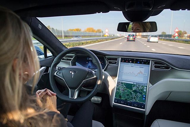 Tesla announces fully self-driving cars for 2020