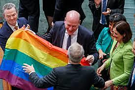 RECONOCER LOS MATRIMONIOS HOMOSEXUALES ESPAÑA Y CANADÁ