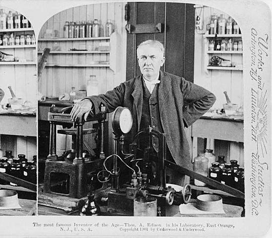 Thomas Edison invent the light bulb