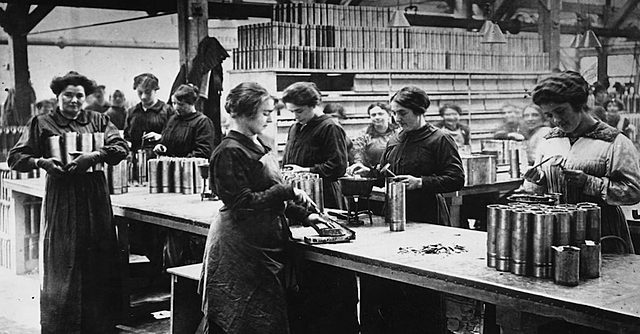 Limitación del trabajo femenino a 56 horas y media semanales