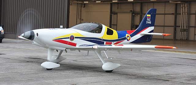 Primer Avión Fabricado en Colombia