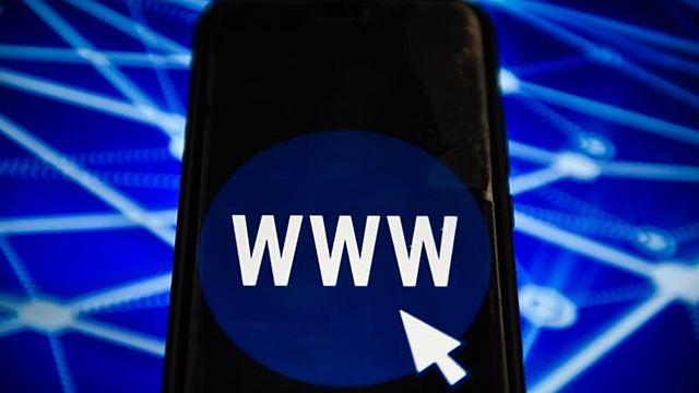 Интернетом пользуется половина российского населения