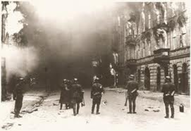 Germans set fire to ghetto