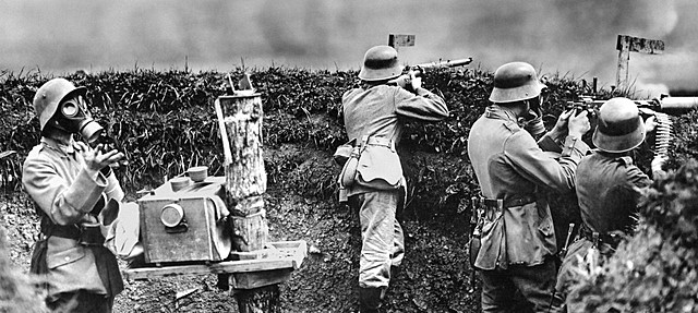 eld kastare och gift gas börjar användas