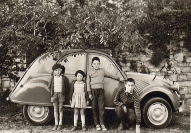 Yves et la 2 CV