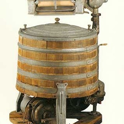 Timeline:  La retadora: Alva John Fisher . 1862(XIX) Va ser un invent molt útil (i encara o és) per rentar la roba.