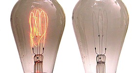 Timeline: La bombeta: Thomas Alva Edison  1879 (XIX) Per il·luminar la casa o altres llocs per la nit