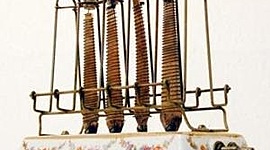 Timeline:  La torradora electrica: L’empresa General Electric 1909 (XX) Per poder fer pa torrat sense fer servir el foc i sense que es cremes