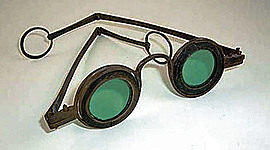 Timeline: Les ulleres: Alejandro della Spina  1312(XIV) Per la gent que veia borros, podia veure millor .