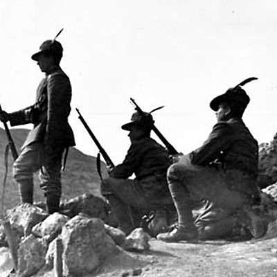 Timeline: Gli anni di guerra (1915)