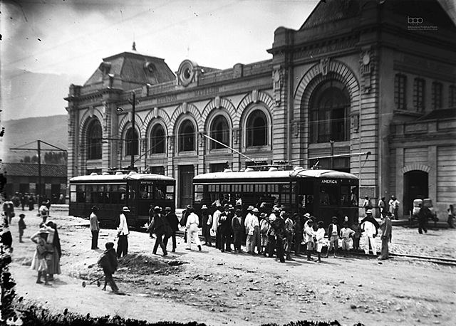 Inauguración de la primera línea del tranvía eléctrico