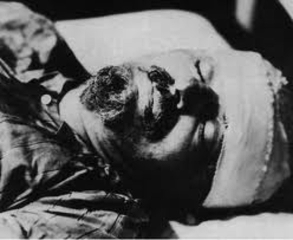 Stalin Takes Power / Death of Trotsky