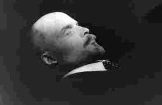 Lenin Dies/USSR Formed