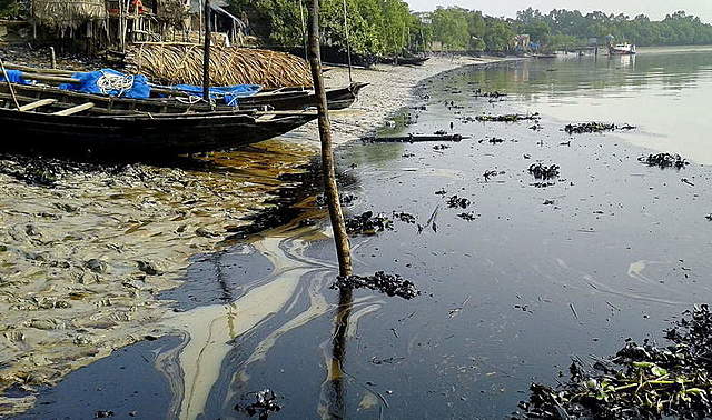 Aparició de l'energia electrica amb combustible petroli.