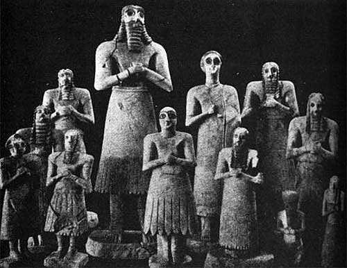 Estatuas orantes de TEll Asmar. Época dinástica aracaica II. 2700-2500  Alabastro