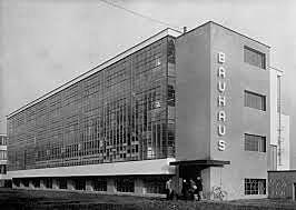 Fundació de l'Escola Bauhaus