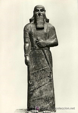 Estatua de Assur Nasirpal II  883-859 a.C.