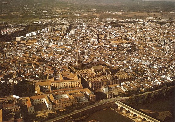 Al-Andalus se convierte en emirato independiente