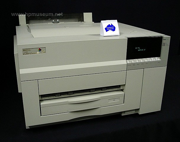 Primera impresora laser (color)