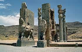 Arte Persa Aqueménida. Puerta de las naciones con dos toros alados. Palacio de Persépolis. (475 a.C)