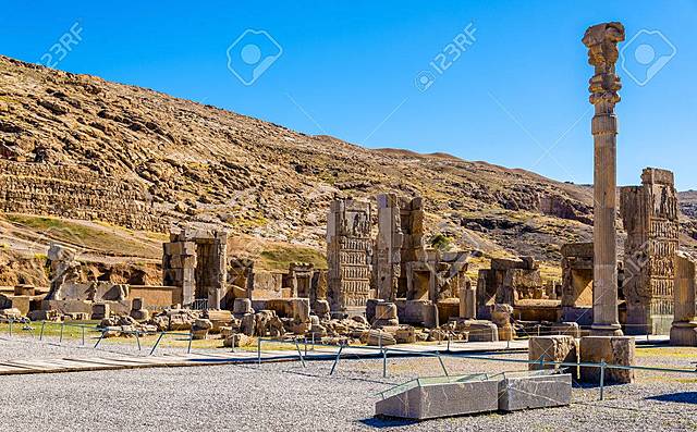 Arte Persa Aqueménida. La sala de las  cien columnas. Palacio de Persépolis. (475 a.C)