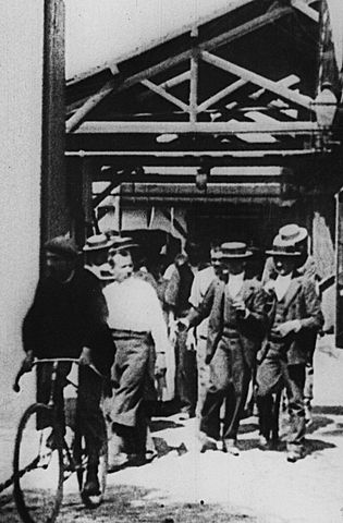 Sortie de l’usine Lumière à Lyon - Lumiére