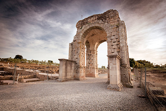 Arco de Caparra, Cáceres. S. I