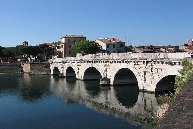 Puente de Tiberio en Rímini