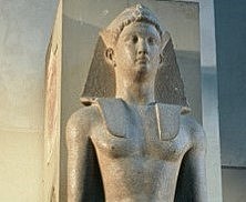 Estatua de Alejandro Magno como faraón