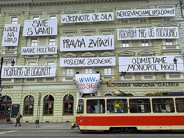 Celebrating the 30th anniversary of Velvet Revolution in Czech Republic and Slovakia