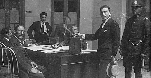 Se aprueba el voto universal y obligatorio