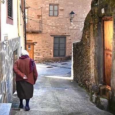 Timeline: CADA VEZ SOMOS MENOS