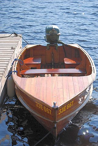 1º bote de madeira motorizado