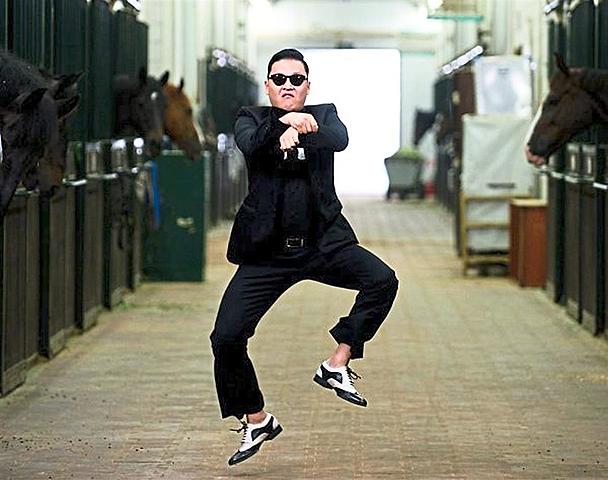 Succès mondial du chanteur Psy et de son clip vidéo "Gangman Style"