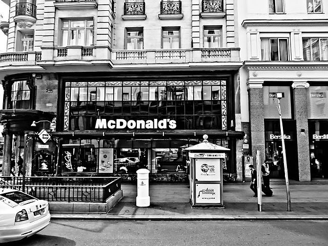 Primer McDonald's en España.