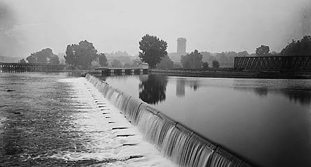 Primera central hidroelèctrica moderna.