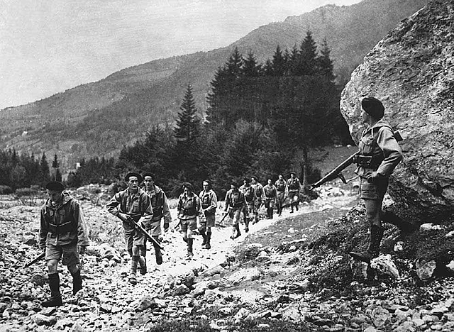 Las fuerzas del maquis se retiran a Francia