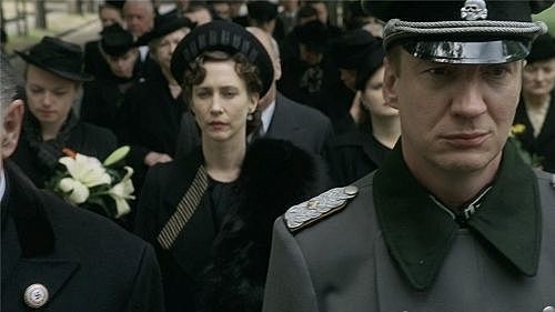 The funeral and the lice