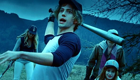 Bella and Edward´s family plays baseball when an unwelcome guests arrive