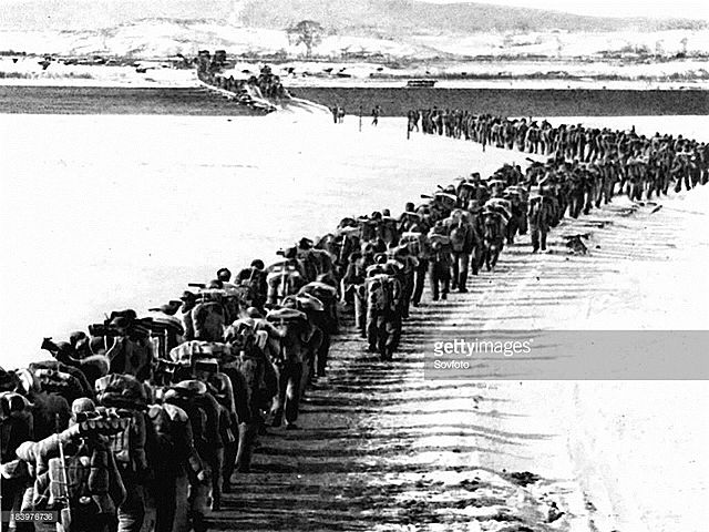 Chinese forces cross Yalu and enter Korean War
